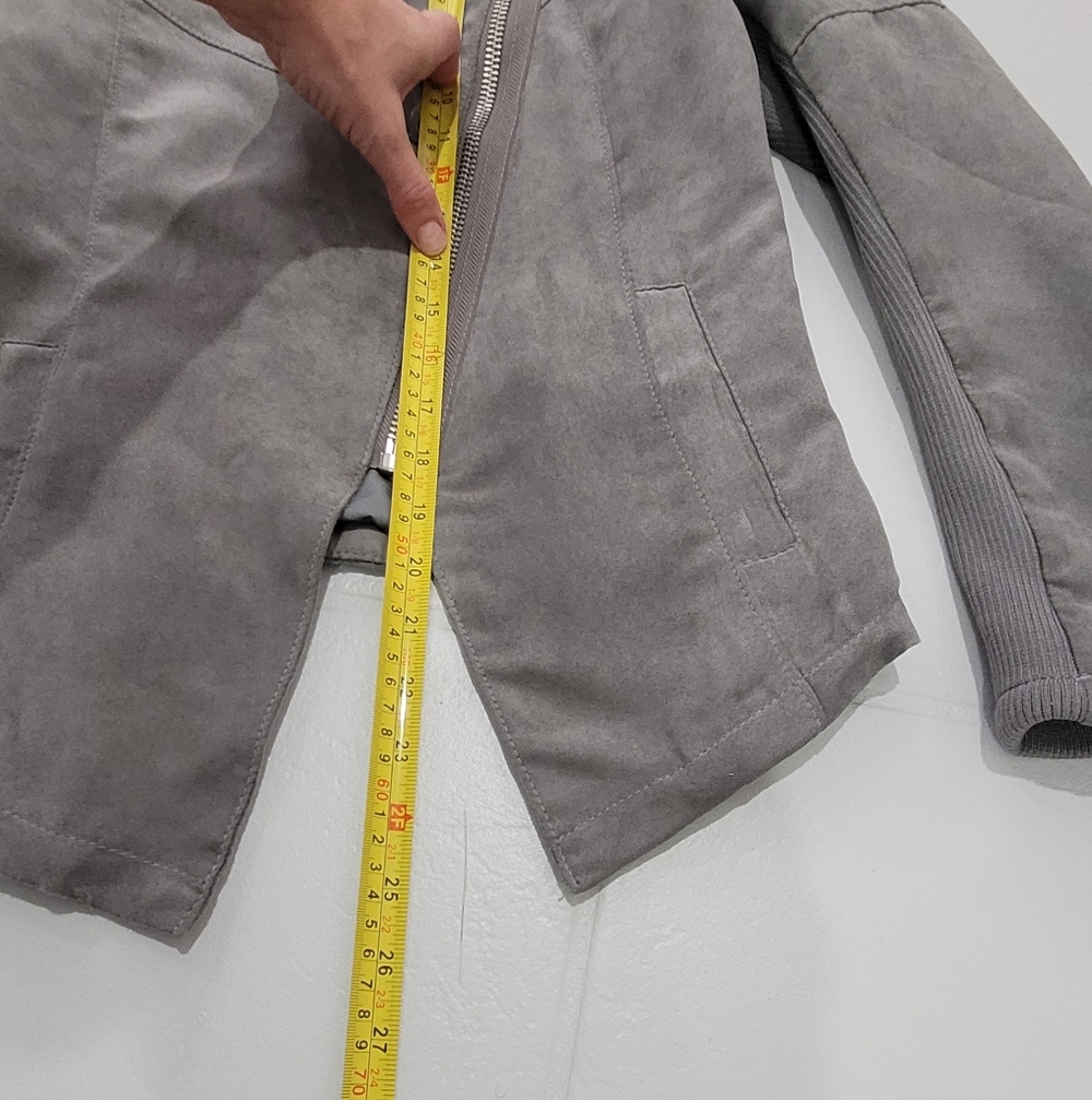H&M Gray Faux Suede Cropped Biker Style Jacket Off Side Zipper Pockets Size 4 - Picture 13 of 14